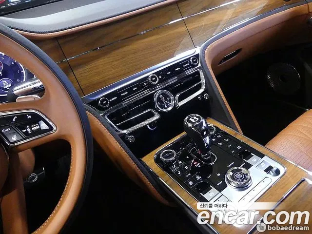 Bentley Flying Spur — Фото автомобиля 13