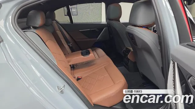 BMW 5-Series 5 серия (G60) 530i xDrive M Sport — Фото автомобиля 24