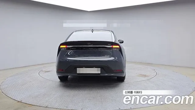 Toyota Prius Generation 5 — Фото автомобиля 4