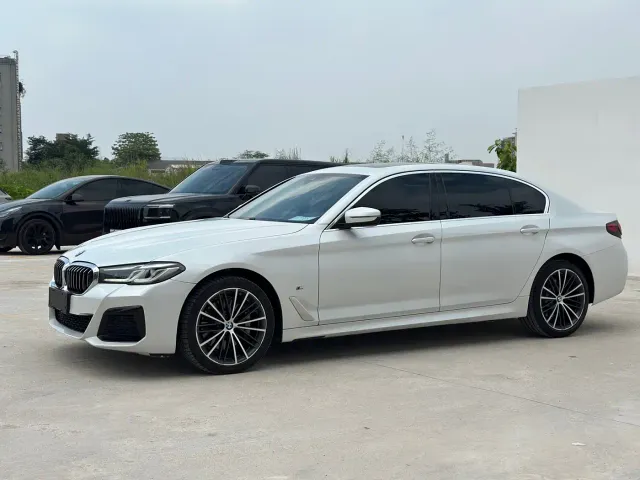 Фотография автомобиля — BMW 5 Series
