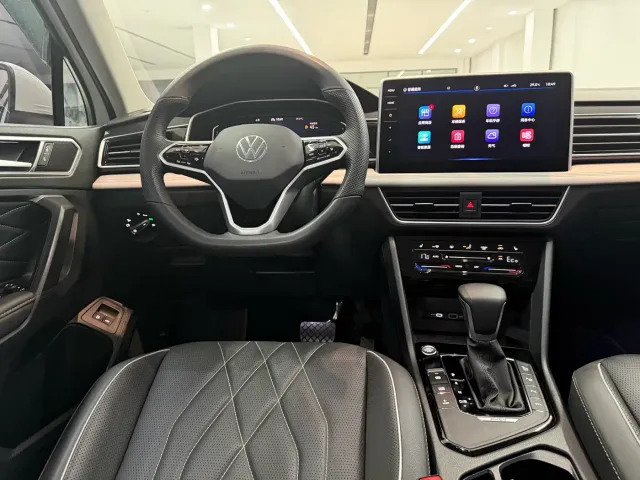 Volkswagen Tiguan L PHEV — Фото автомобиля 6