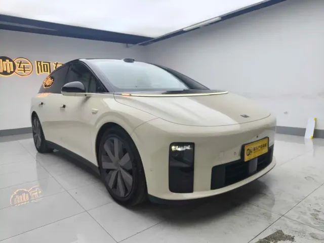 Li Auto i6 — Фото автомобиля 2