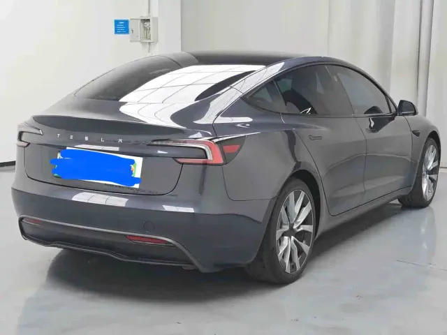 Tesla Model 3 — Фото автомобиля 11