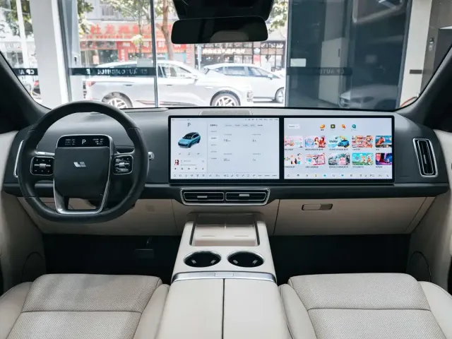 Li Auto L8 — Фото автомобиля 15