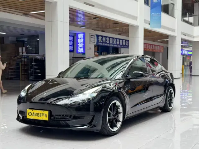 Фотография автомобиля — Tesla Model 3