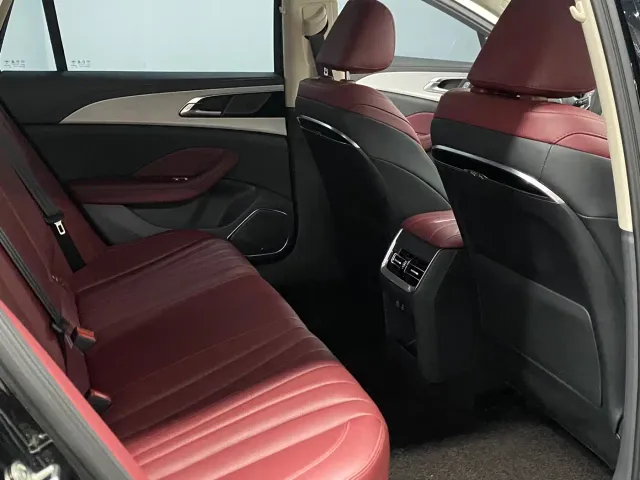 Hongqi H5 — Фото автомобиля 11