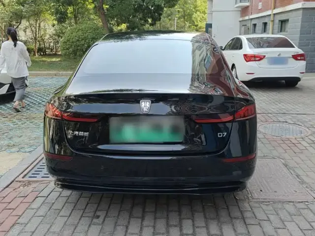 Roewe D7 — Фото автомобиля 10