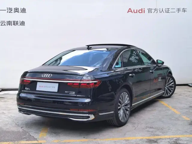 Audi A8 — Фото автомобиля 4