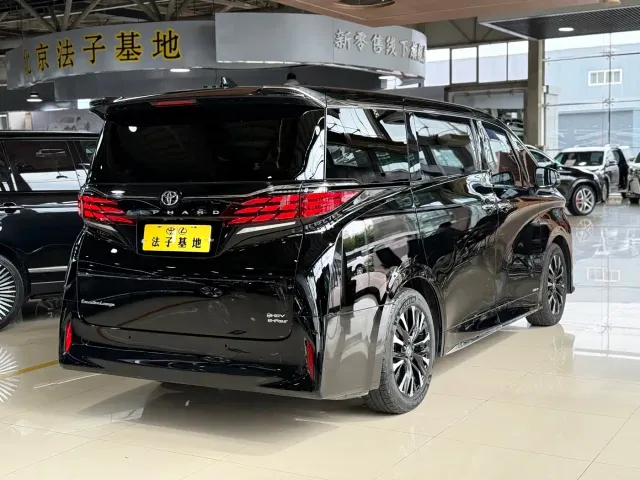 Toyota Alphard — Фото автомобиля 26