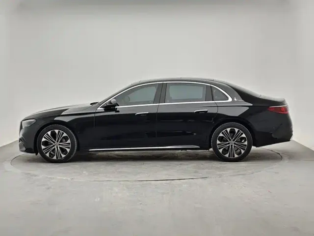 Mercedes-Benz E-Class — Фото автомобиля 2