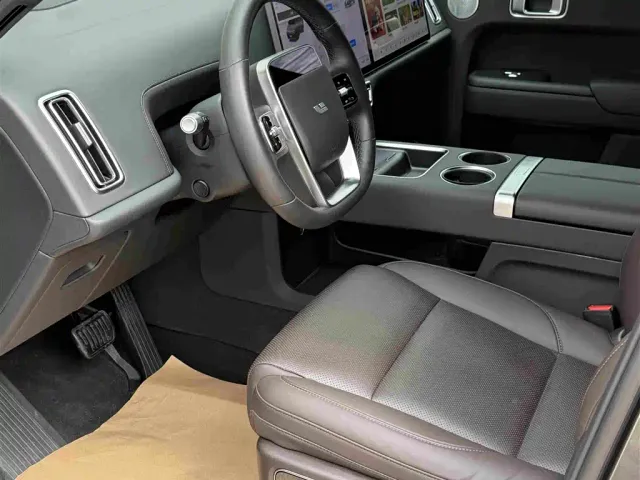 Li Auto L8 — Фото автомобиля 5