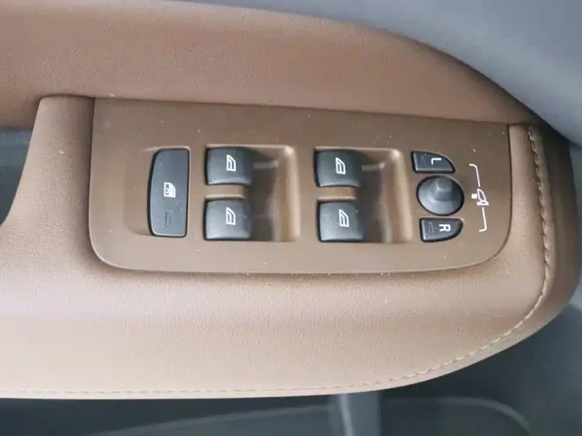 Volvo XC60 — Фото автомобиля 14