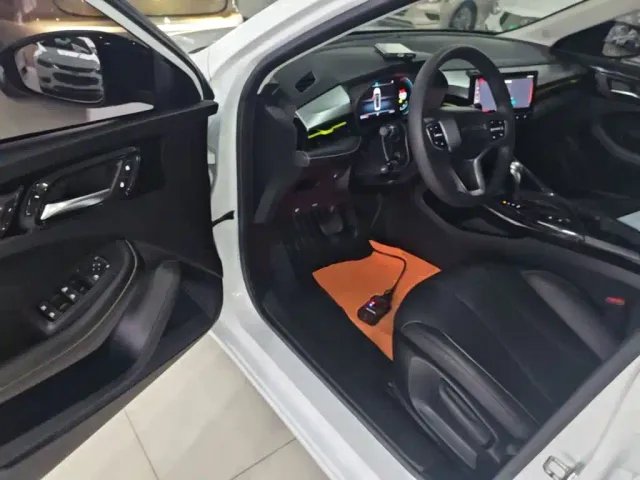 Roewe i5 — Фото автомобиля 15