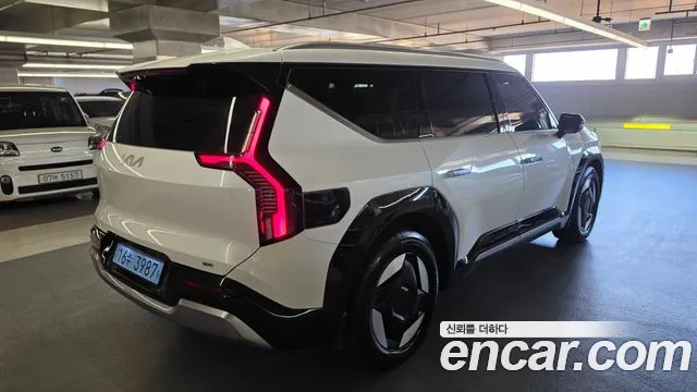 Kia EV9 — Фото автомобиля 3