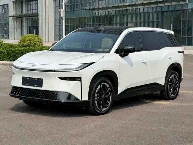 Фотография автомобиля — Toyota BoZhi 3X