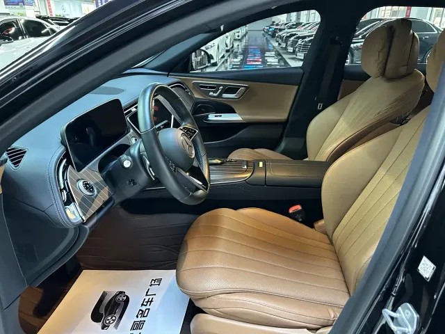 Mercedes-Benz E-Class — Фото автомобиля 4