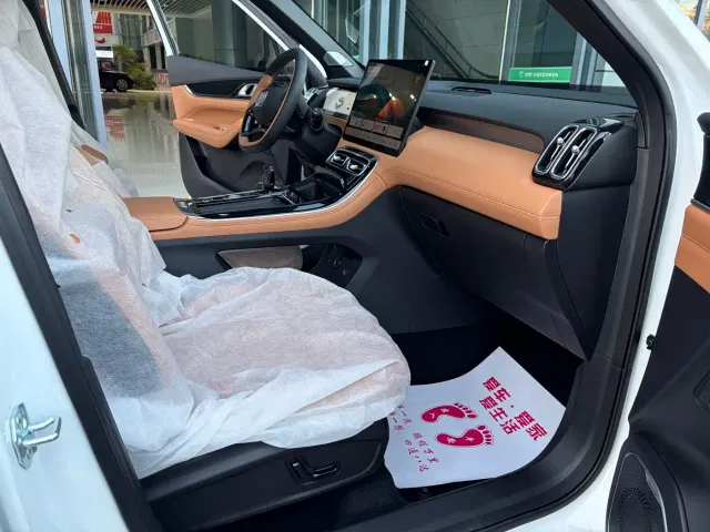 Geely Boyue L — Фото автомобиля 14