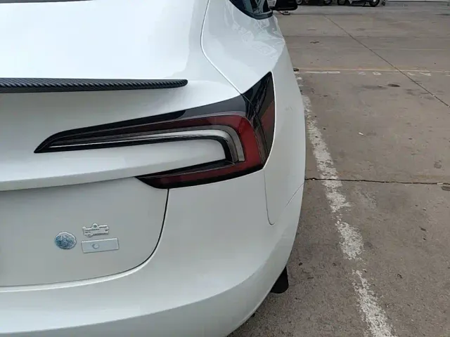 Tesla Model 3 — Фото автомобиля 7