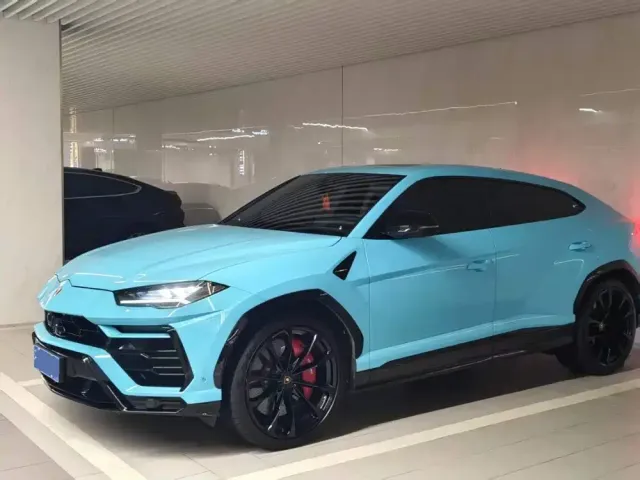 Фотография автомобиля — Lamborghini Urus
