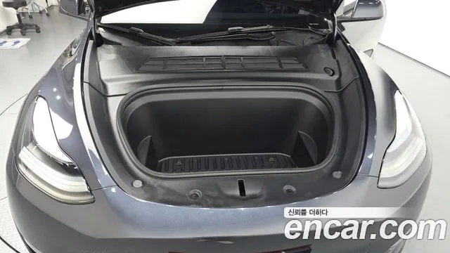 Tesla Model Y — Фото автомобиля 9
