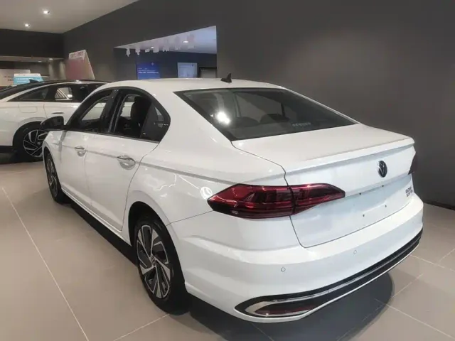 Volkswagen Bora — Фото автомобиля 4