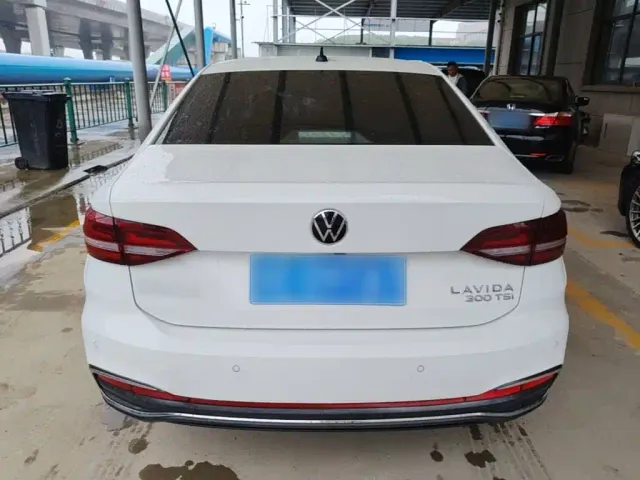 Volkswagen Lavida — Фото автомобиля 3