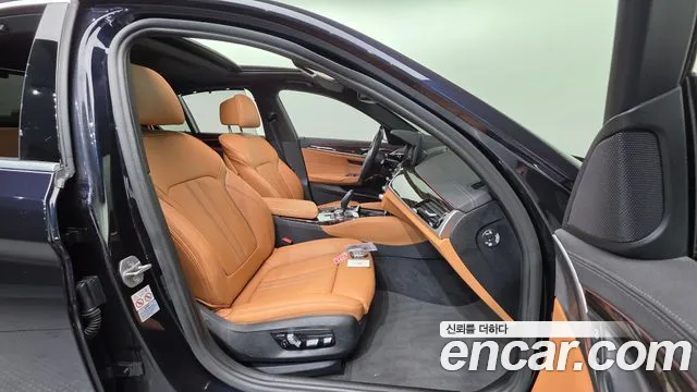 BMW 5-Series — Фото автомобиля 10