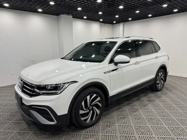 Volkswagen Tiguan L — Фото автомобиля 3
