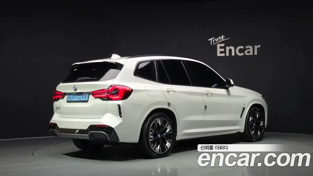 BMW iX3 — Фото автомобиля 2