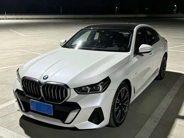 Фотография автомобиля — BMW 5 Series