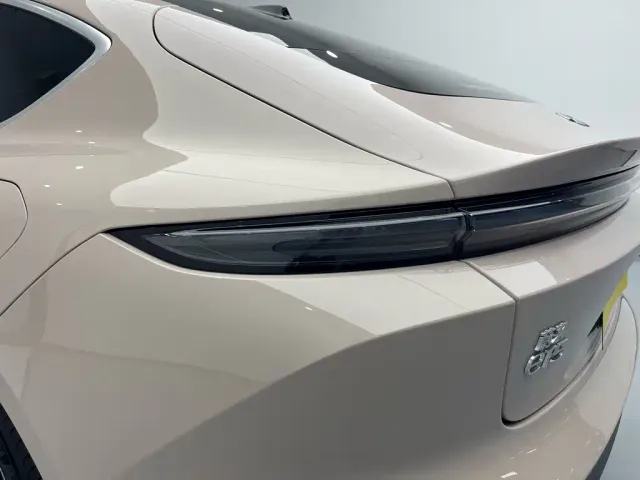 Nio ET5 — Фото автомобиля 10