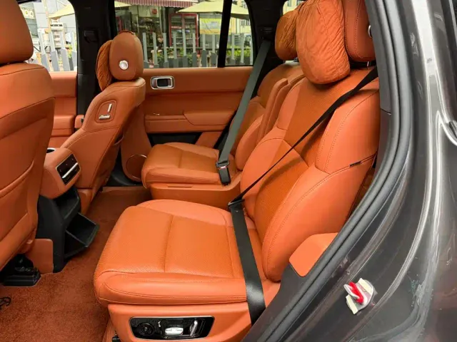 Li Auto L8 — Фото автомобиля 12