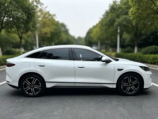 BYD Qin L — Фото автомобиля 5