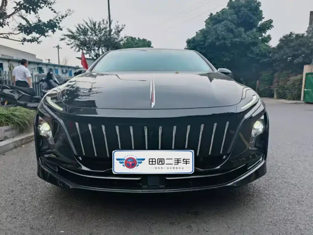 Hongqi E-QM5 — Фото автомобиля 2