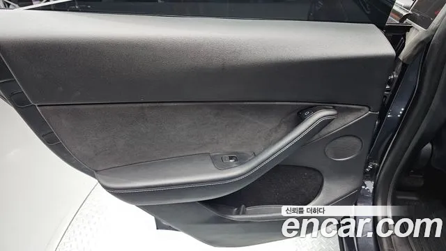 Tesla Model Y — Фото автомобиля 21