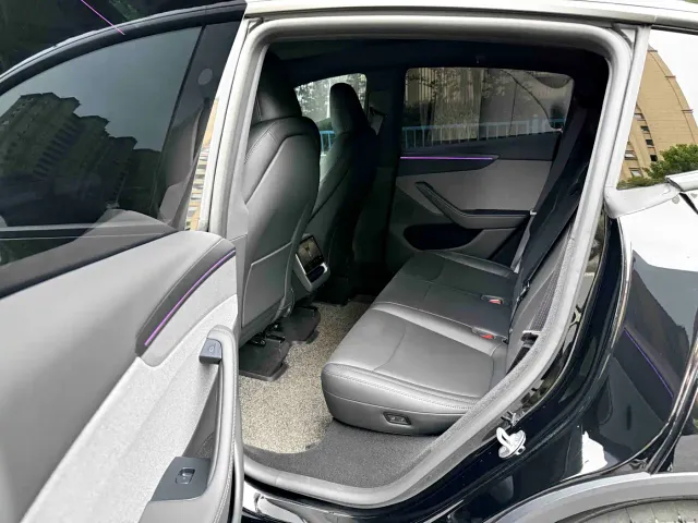 Tesla Model Y — Фото автомобиля 8