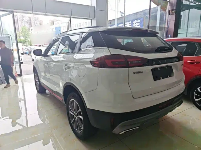 Geely Boyue — Фото автомобиля 4