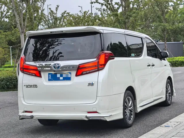 Toyota Alphard — Фото автомобиля 6