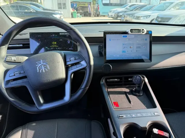 BYD Qin PLUS 2026 Model DM-i 210KM Progressive Edition — Фото автомобиля 7