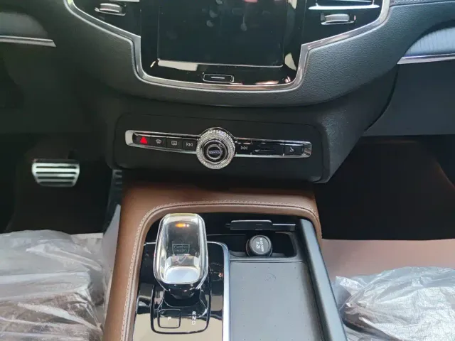 Volvo XC90 — Фото автомобиля 8