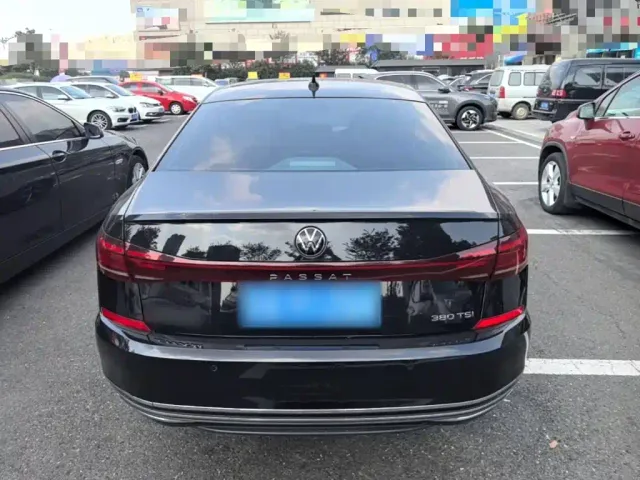 Volkswagen Passat — Фото автомобиля 5