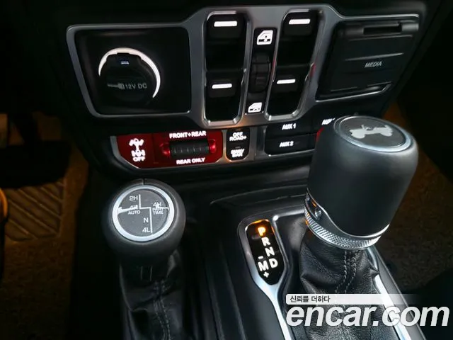 Jeep Wrangler — Фото автомобиля 11