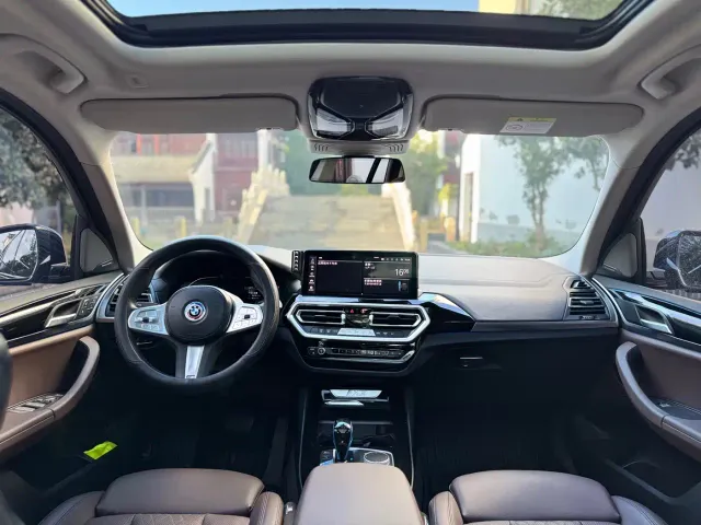 BMW iX3 — Фото автомобиля 12