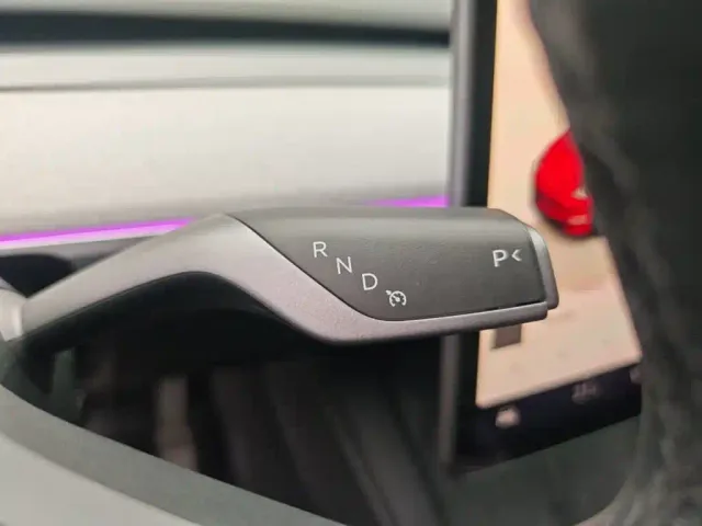 Tesla Model Y — Фото автомобиля 13
