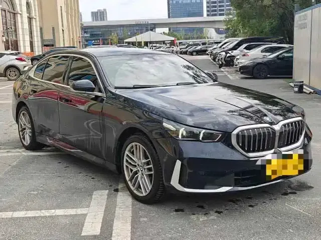 BMW 5 Series — Фото автомобиля 3