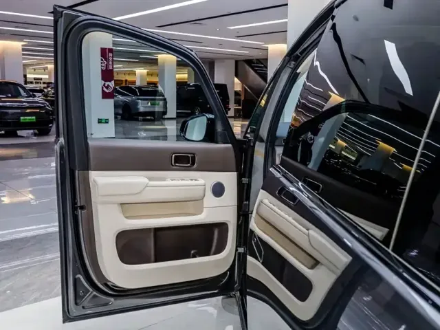 Li Auto MEGA — Фото автомобиля 9