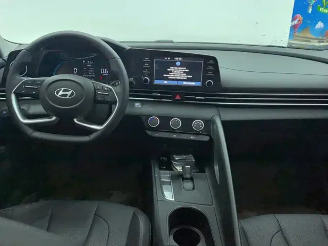 Hyundai Elantra — Фото автомобиля 12