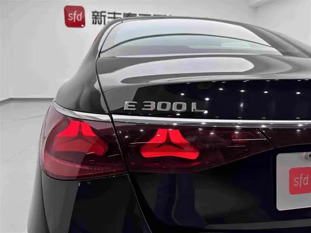 Mercedes-Benz E-Class — Фото автомобиля 27