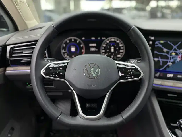 Volkswagen Touareg — Фото автомобиля 16