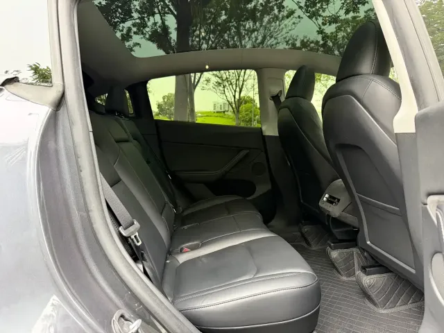 Tesla Model Y — Фото автомобиля 13
